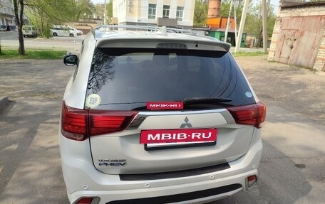 Mitsubishi Outlander III рестайлинг 3, 2018 год, 2 250 000 рублей, 6 фотография