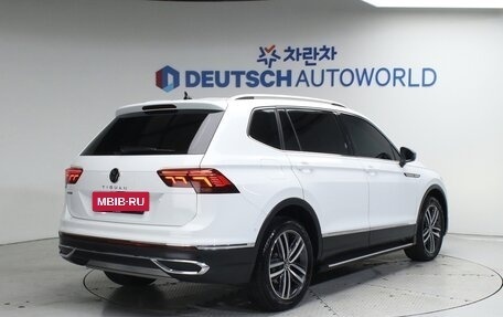 Volkswagen Tiguan II, 2022 год, 2 860 000 рублей, 2 фотография