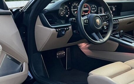 Porsche 911, 2021 год, 25 000 000 рублей, 10 фотография