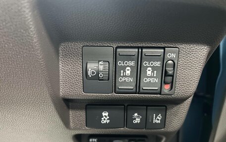 Honda Freed II, 2017 год, 1 760 000 рублей, 15 фотография