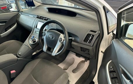 Toyota Prius, 2011 год, 1 329 000 рублей, 10 фотография
