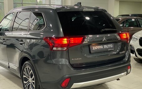Mitsubishi Outlander III рестайлинг 3, 2017 год, 1 999 000 рублей, 7 фотография