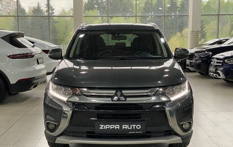 Mitsubishi Outlander III рестайлинг 3, 2017 год, 1 999 000 рублей, 2 фотография