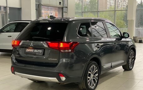 Mitsubishi Outlander III рестайлинг 3, 2017 год, 1 999 000 рублей, 4 фотография