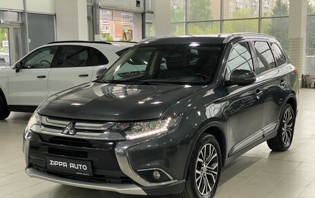 Mitsubishi Outlander III рестайлинг 3, 2017 год, 1 999 000 рублей, 3 фотография
