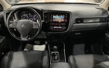 Mitsubishi Outlander III рестайлинг 3, 2017 год, 1 999 000 рублей, 17 фотография