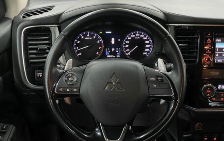 Mitsubishi Outlander III рестайлинг 3, 2017 год, 1 999 000 рублей, 21 фотография