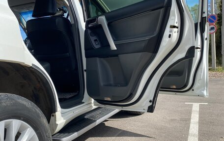 Toyota Land Cruiser Prado 150 рестайлинг 2, 2013 год, 3 599 000 рублей, 8 фотография