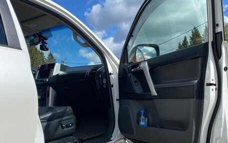 Toyota Land Cruiser Prado 150 рестайлинг 2, 2013 год, 3 599 000 рублей, 9 фотография