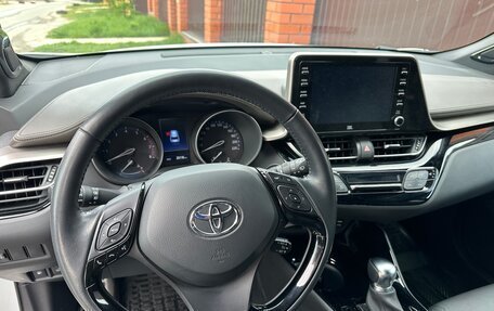 Toyota C-HR I рестайлинг, 2023 год, 3 900 000 рублей, 6 фотография