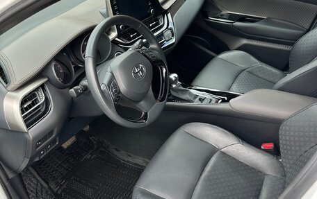 Toyota C-HR I рестайлинг, 2023 год, 3 900 000 рублей, 7 фотография