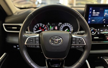 Toyota Highlander, 2022 год, 3 230 000 рублей, 13 фотография