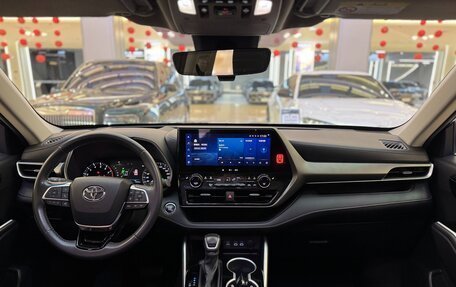 Toyota Highlander, 2022 год, 3 230 000 рублей, 10 фотография
