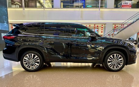 Toyota Highlander, 2022 год, 3 230 000 рублей, 5 фотография