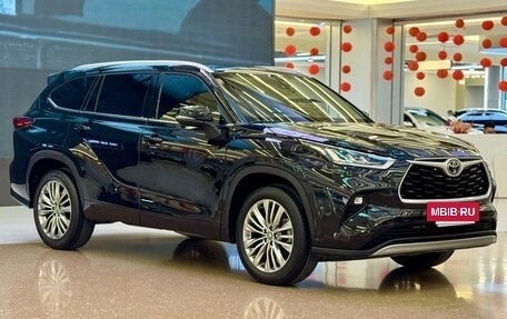 Toyota Highlander, 2022 год, 3 230 000 рублей, 4 фотография
