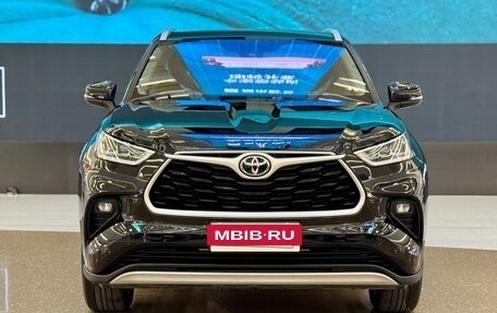Toyota Highlander, 2022 год, 3 230 000 рублей, 2 фотография
