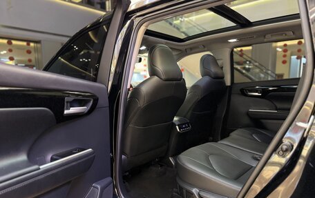 Toyota Highlander, 2022 год, 3 230 000 рублей, 22 фотография