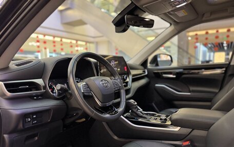 Toyota Highlander, 2022 год, 3 230 000 рублей, 17 фотография