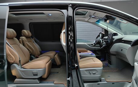 Hyundai Staria, 2023 год, 6 350 000 рублей, 24 фотография