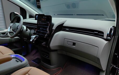 Hyundai Staria, 2023 год, 6 350 000 рублей, 21 фотография