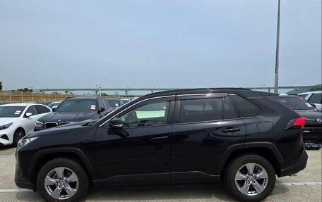 Toyota RAV4, 2022 год, 2 300 000 рублей, 8 фотография