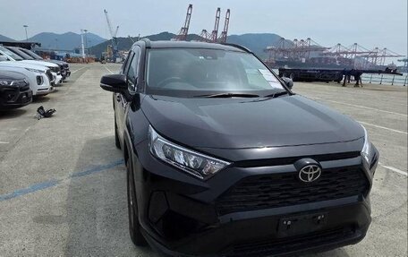 Toyota RAV4, 2022 год, 2 300 000 рублей, 3 фотография