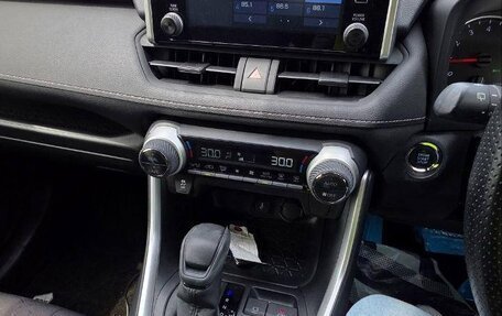 Toyota RAV4, 2022 год, 2 300 000 рублей, 18 фотография