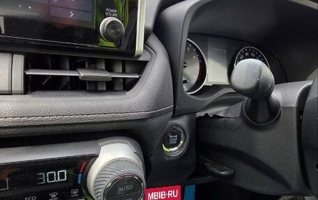 Toyota RAV4, 2022 год, 2 300 000 рублей, 20 фотография