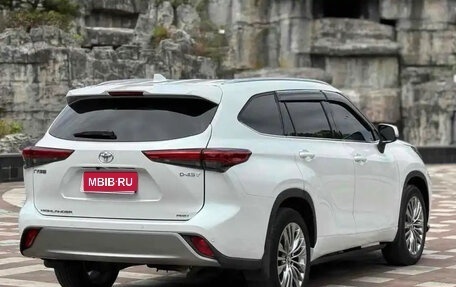 Toyota Highlander, 2022 год, 3 255 000 рублей, 4 фотография
