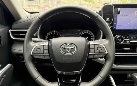 Toyota Highlander, 2022 год, 3 255 000 рублей, 8 фотография