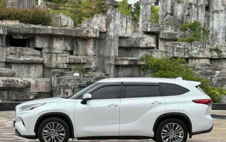 Toyota Highlander, 2022 год, 3 255 000 рублей, 10 фотография