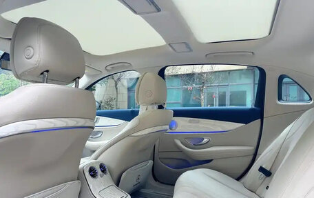 Mercedes-Benz E-Класс, 2022 год, 4 000 035 рублей, 13 фотография