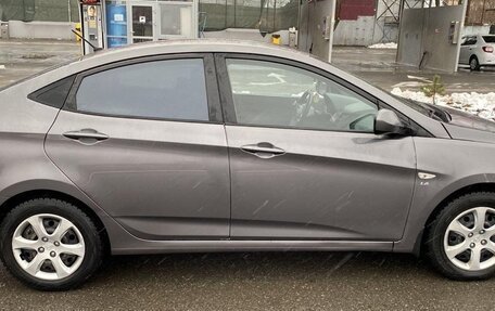 Hyundai Solaris II рестайлинг, 2011 год, 800 000 рублей, 6 фотография