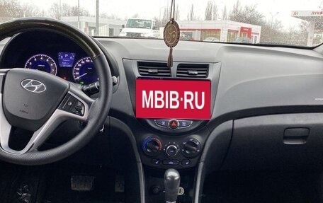 Hyundai Solaris II рестайлинг, 2011 год, 800 000 рублей, 14 фотография