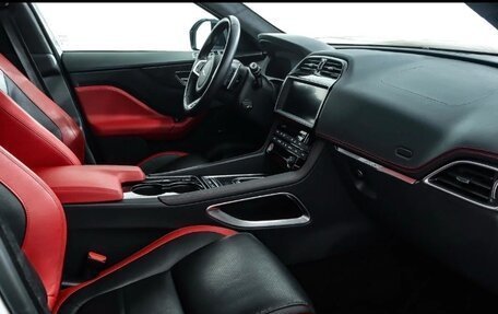 Jaguar F-Pace, 2017 год, 3 900 000 рублей, 19 фотография