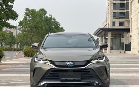 Toyota Harrier, 2022 год, 2 950 000 рублей, 3 фотография