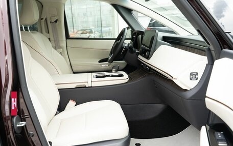 Lexus LM, 2024 год, 22 000 000 рублей, 13 фотография