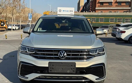 Volkswagen Tiguan II, 2022 год, 2 850 060 рублей, 2 фотография