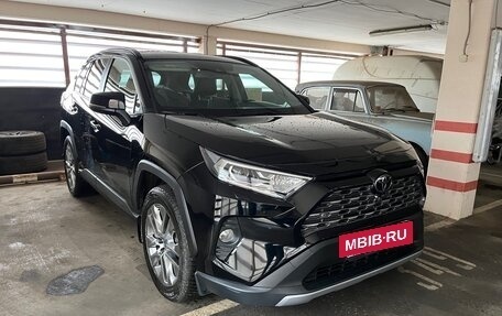 Toyota RAV4, 2021 год, 3 333 333 рублей, 2 фотография