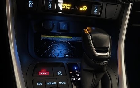Toyota RAV4, 2021 год, 3 333 333 рублей, 10 фотография