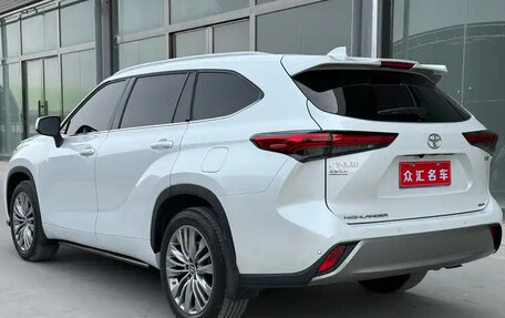 Toyota Highlander, 2022 год, 3 655 855 рублей, 4 фотография