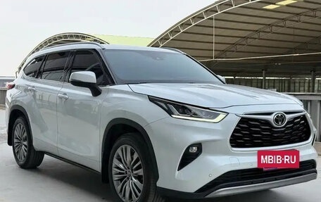 Toyota Highlander, 2022 год, 3 655 855 рублей, 3 фотография