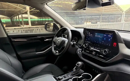Toyota Highlander, 2022 год, 3 655 855 рублей, 10 фотография