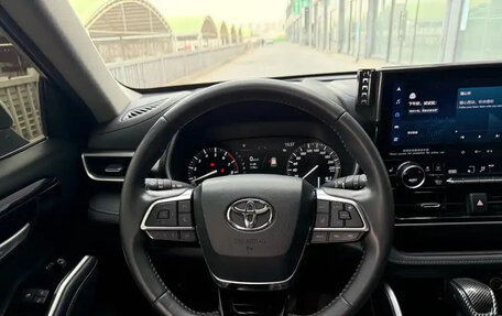 Toyota Highlander, 2022 год, 3 655 855 рублей, 8 фотография