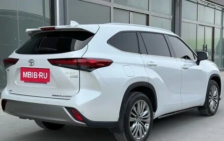 Toyota Highlander, 2022 год, 3 655 855 рублей, 6 фотография