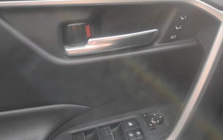 Toyota RAV4, 2020 год, 3 555 555 рублей, 12 фотография