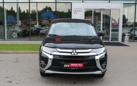 Mitsubishi Outlander III рестайлинг 3, 2018 год, 1 950 000 рублей, 2 фотография