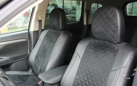 Mitsubishi Outlander III рестайлинг 3, 2018 год, 1 950 000 рублей, 12 фотография