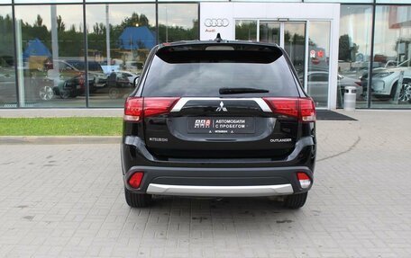 Mitsubishi Outlander III рестайлинг 3, 2018 год, 1 950 000 рублей, 6 фотография