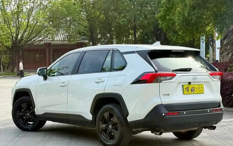 Toyota RAV4, 2021 год, 1 980 000 рублей, 7 фотография